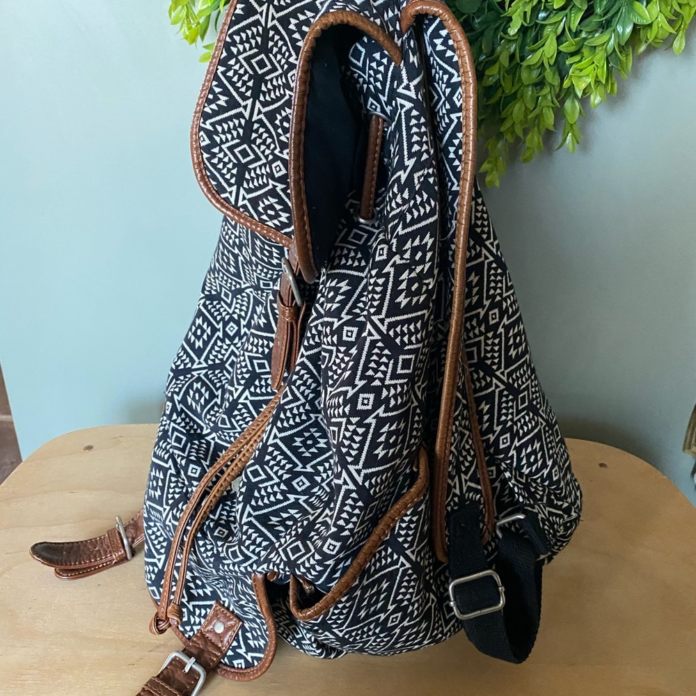 Backpack - Picture 3 of 4